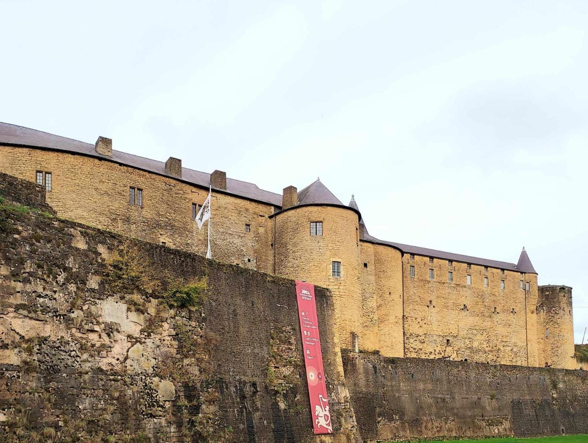 L'Elegant Des Remparts, Vue Sur Chateau Fort ซีดาน ภายนอก รูปภาพ